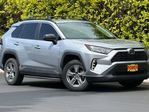 Used 2022 Toyota RAV4 LE AWD/4WD image 2