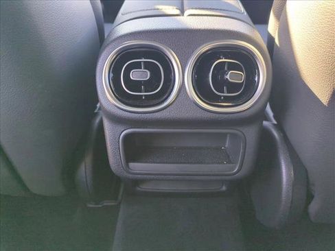 Used 2025 Mercedes-Benz GLC 300 image 17