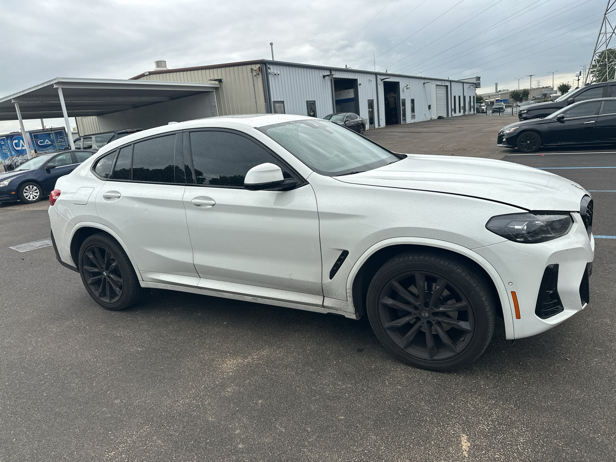 Used 2024 BMW X4 xDrive30i w/ Premium Package AWD/4WD image 3