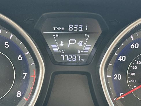 Used 2015 Hyundai Elantra SE w/ Option Group 02 FWD image 21
