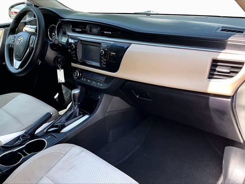 Used 2016 Toyota Corolla LE FWD image 19