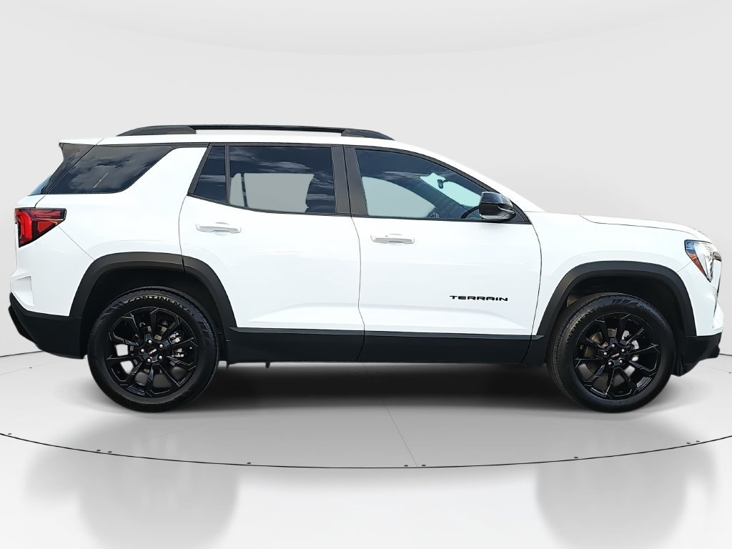 Used 2026 GMC Terrain Elevation w/ Elevation Premium Package FWD image 4
