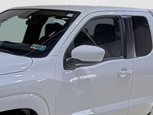 Used 2025 Nissan Frontier SV image 8