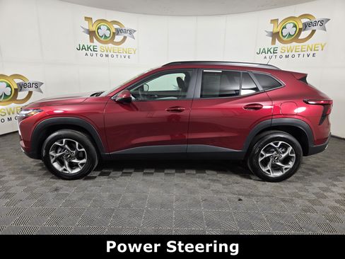 Certified 2025 Chevrolet Trax LT w/ LT Convenience Package FWD image 4