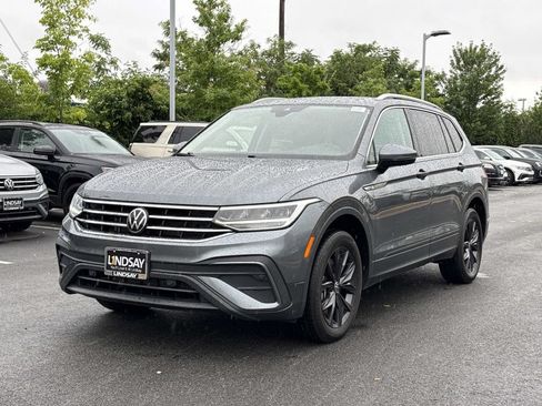Used 2024 Volkswagen Tiguan SE w/ Panoramic Sunroof Package AWD/4WD image 6