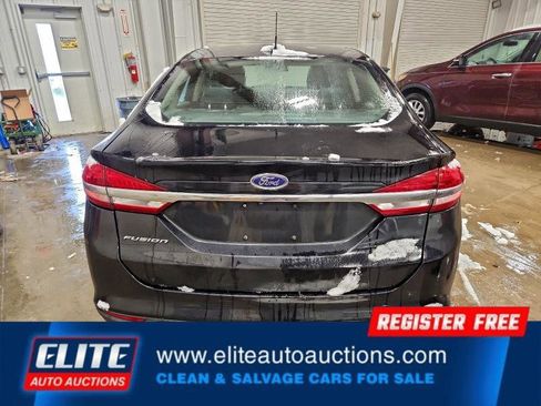 Used 2017 Ford Fusion SE image 11