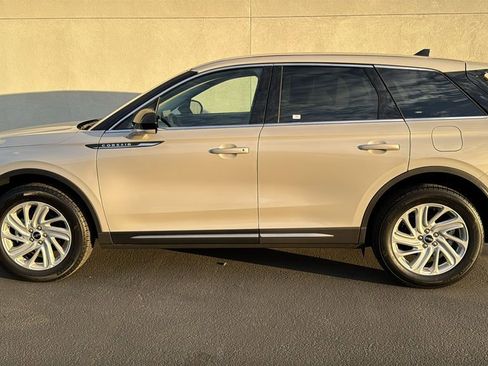 Used 2023 Lincoln Corsair FWD image 5