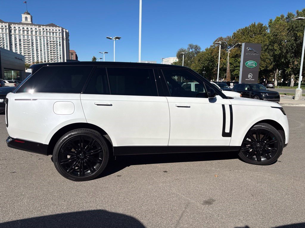 Used 2025 Land Rover Range Rover Long Wheelbase SE AWD/4WD image 10