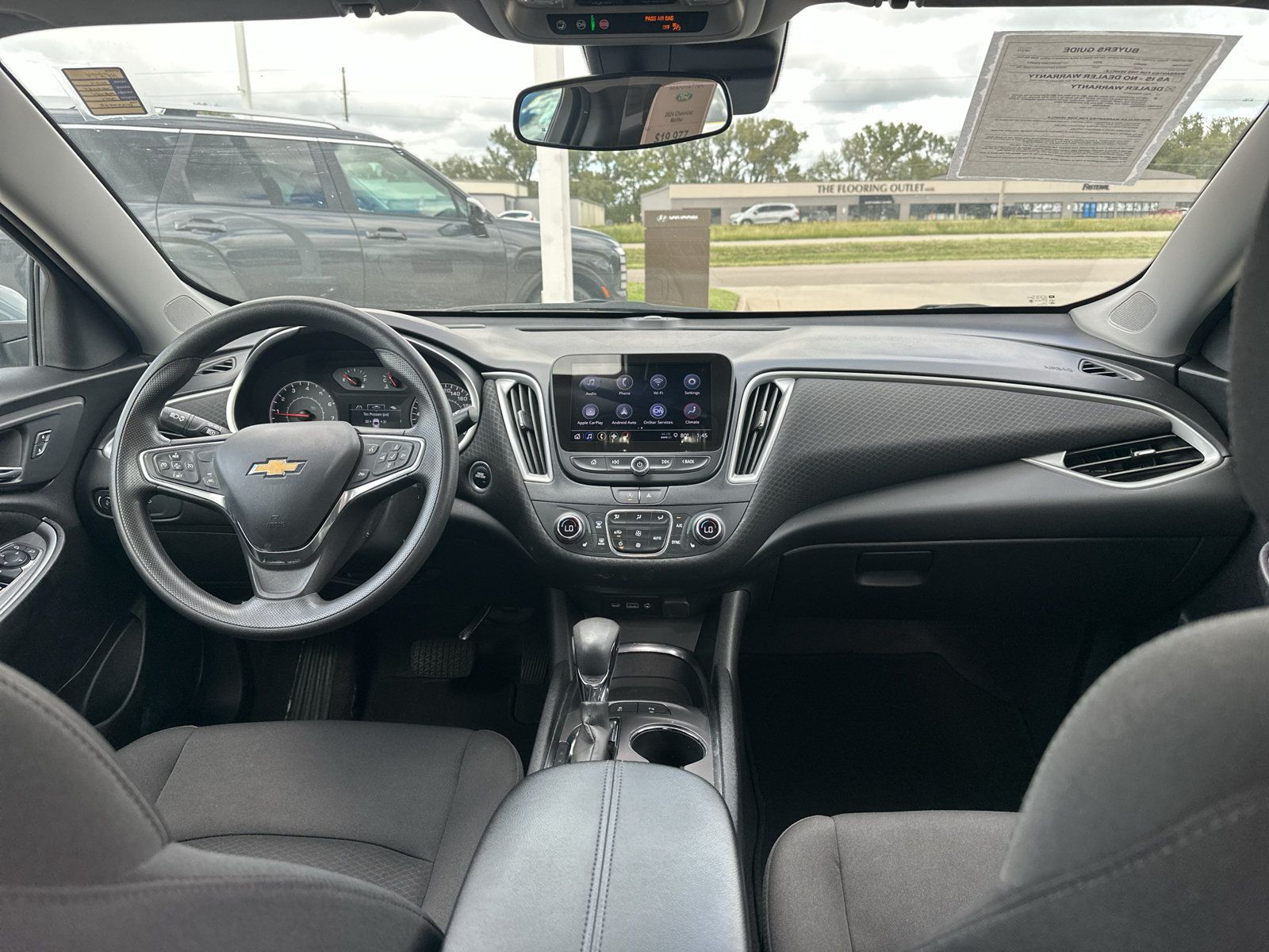 Used 2024 Chevrolet Malibu LT FWD image 3