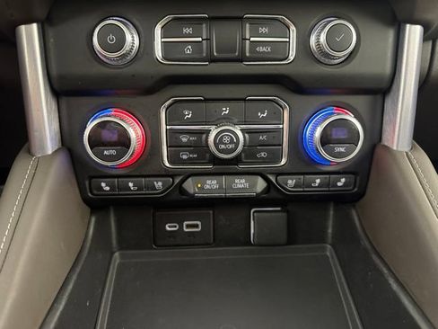 Used 2021 GMC Yukon XL SLT w/ SLT Luxury Plus Package AWD/4WD image 17