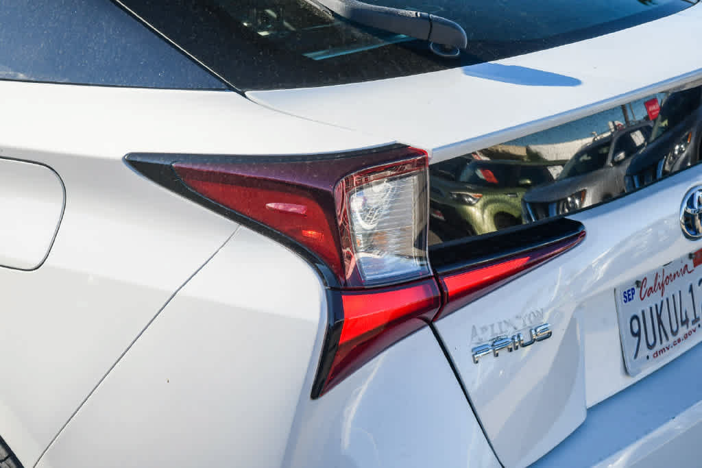Used 2020 Toyota Prius LE FWD image 6