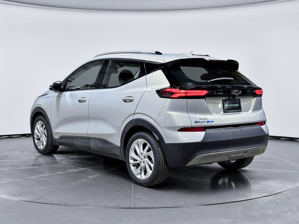 Used 2023 Chevrolet Bolt EUV LT w/ Driver Confidence Package FWD image 2