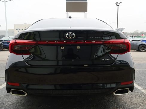Used 2019 Toyota Avalon XLE w/ Moonroof Package FWD image 9