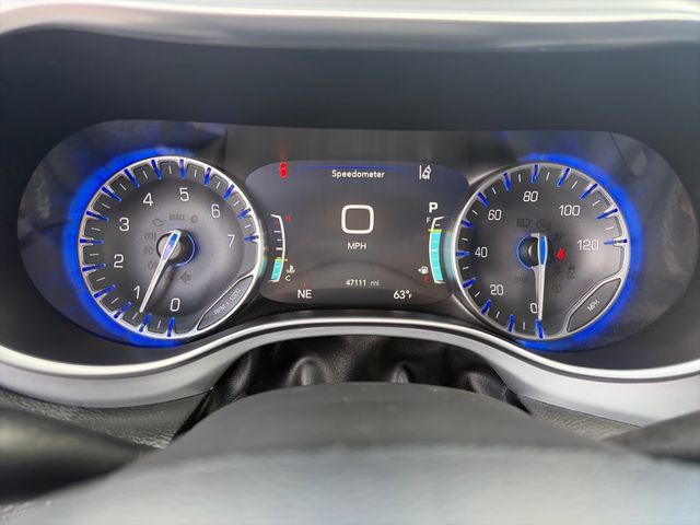 Used 2025 Chrysler Pacifica Limited FWD image 30