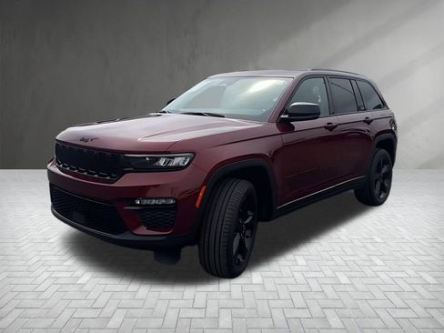 Used 2023 Jeep Grand Cherokee Limited w/ Black Appearance Package AWD/4WD image 3