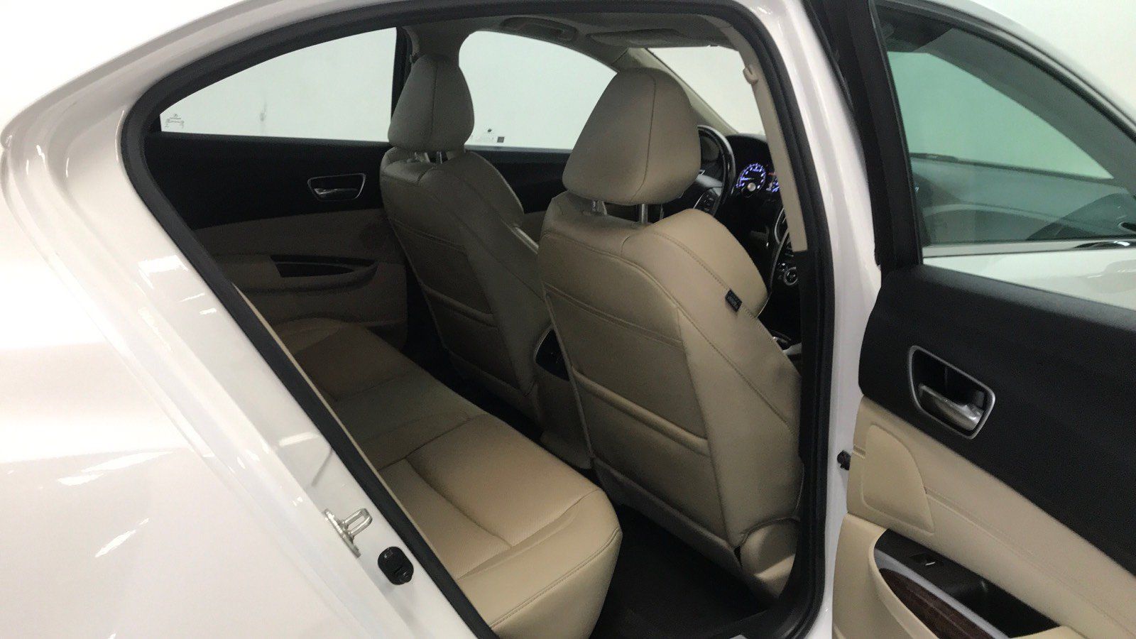 Used 2020 Acura TLX w/ Technology Package FWD image 13