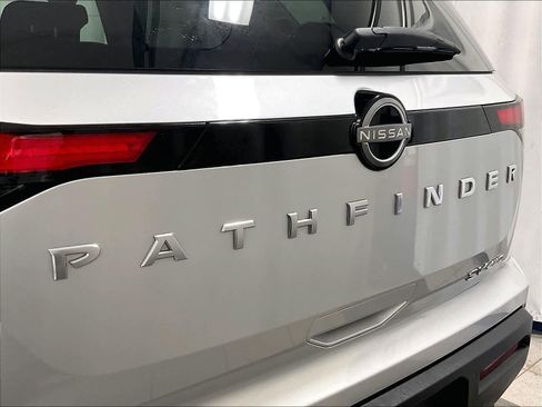 Certified 2024 Nissan Pathfinder SV image 28