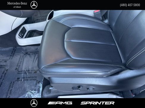 Used 2023 Chrysler Pacifica Touring-L FWD image 14