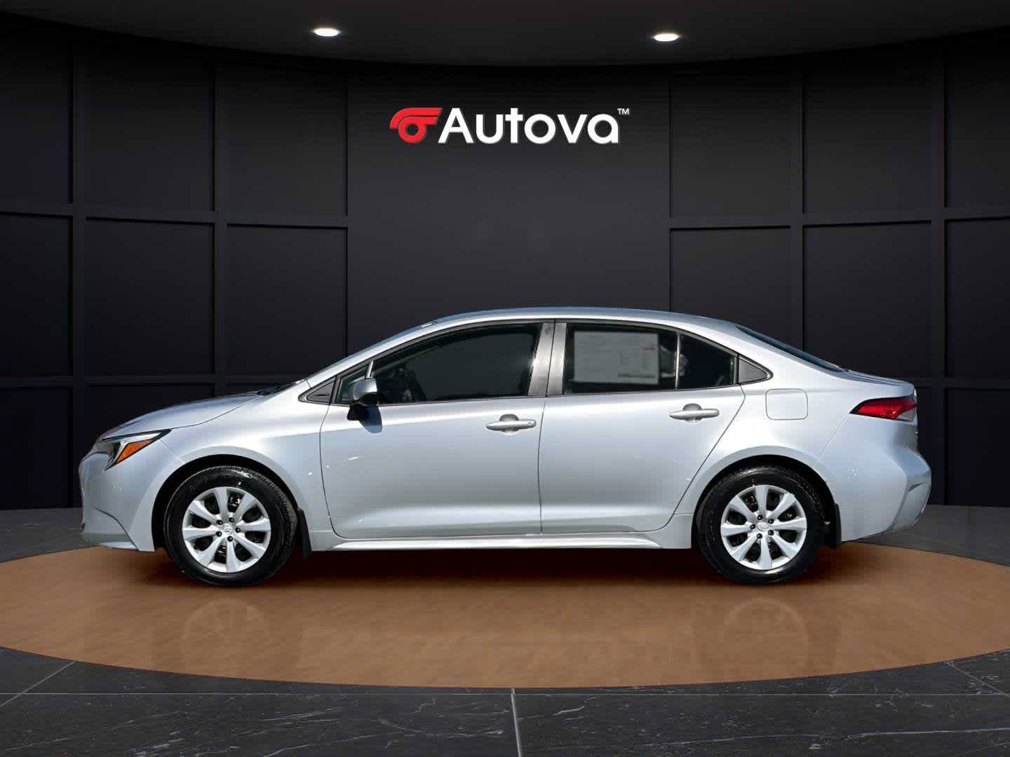 Used 2025 Toyota Corolla LE FWD image 2