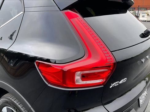Used 2025 Volvo XC40 B5 Core w/ Protection Package Premier image 32