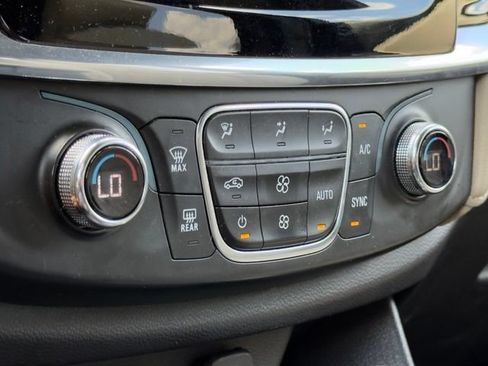 Used 2023 Chevrolet Traverse LS FWD image 7