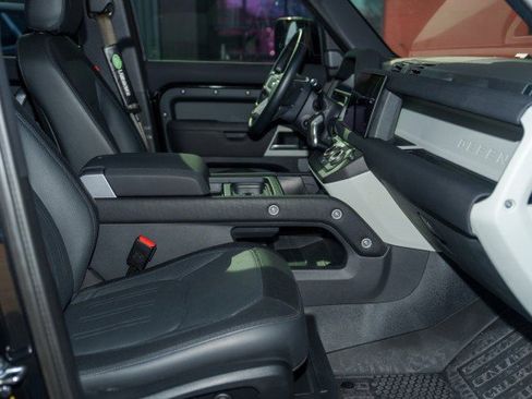 Used 2022 Land Rover Defender 110 X-Dynamic SE image 14