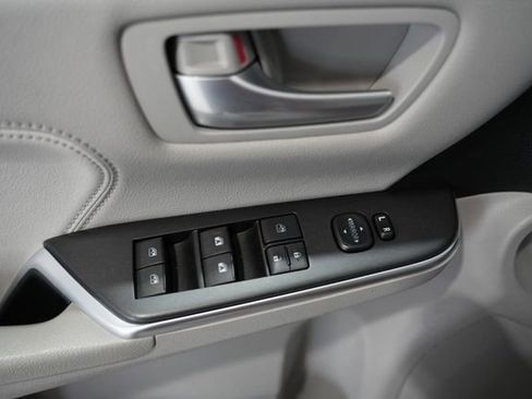 Used 2017 Toyota Camry XLE image 11