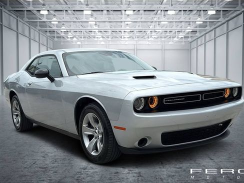 Used 2020 Dodge Challenger SXT RWD image 7