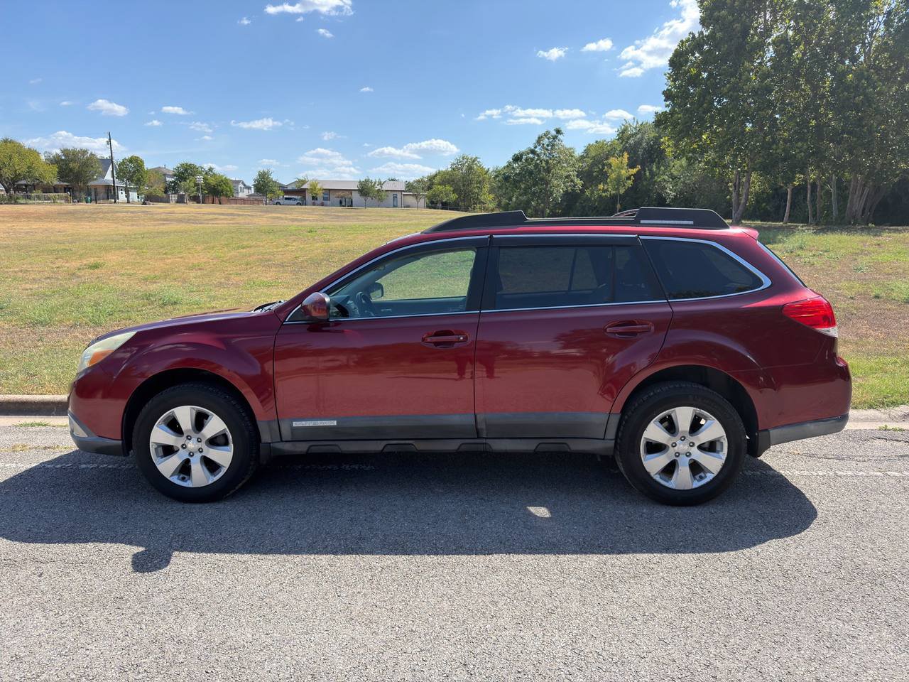 Used 2011 Subaru Outback 2.5i Premium w/ All-Weather Pkg AWD/4WD image 1
