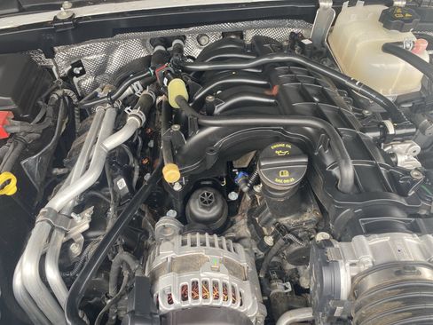 Used 2024 Jeep Gladiator Rubicon w/ Safety Group AWD/4WD image 23