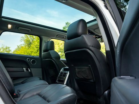 Used 2016 Land Rover Range Rover Sport SE image 18