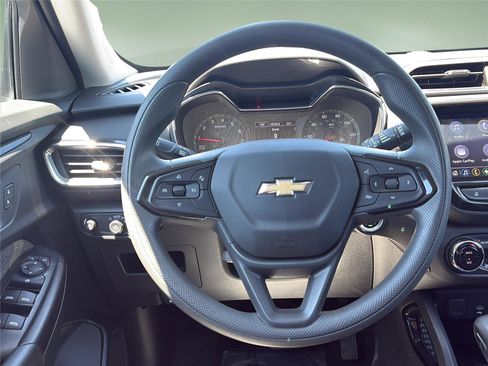 Used 2023 Chevrolet TrailBlazer LT w/ Convenience Package AWD/4WD image 11