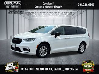 Used 2024 Chrysler Pacifica Touring-L FWD video 2