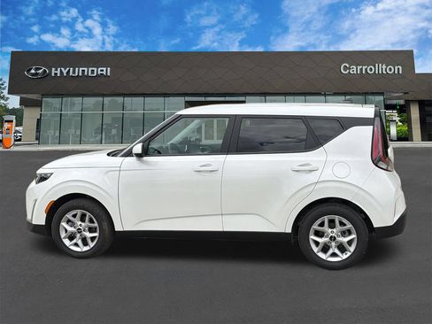 Used 2025 Kia Soul LX w/ LX Technology Package FWD image 8