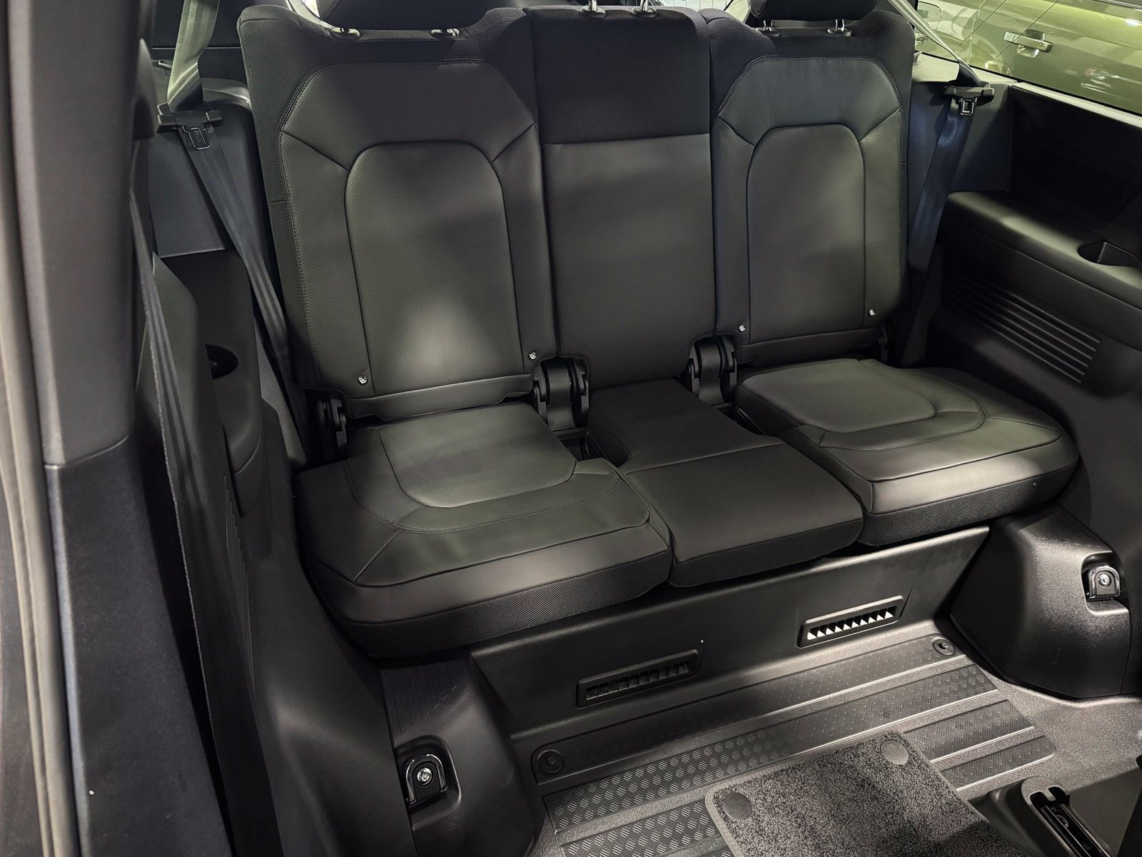 New 2026 Land Rover Defender 130 V8 AWD/4WD image 46