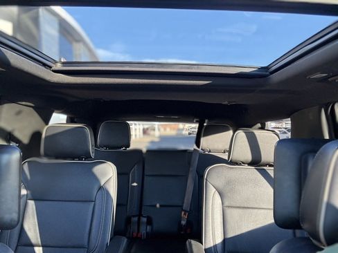 Used 2021 GMC Yukon SLT w/ SLT Premium Package image 12