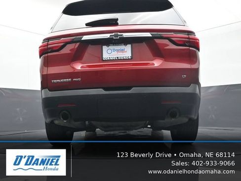 Used 2022 Chevrolet Traverse LT w/ LT Premium Package AWD/4WD image 11