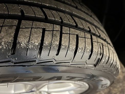 Used 2020 Ford EcoSport SE w/ SE Convenience Package image 11