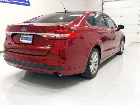 Used 2017 Ford Fusion SE w/ Fusion SE Technology Package FWD image 6
