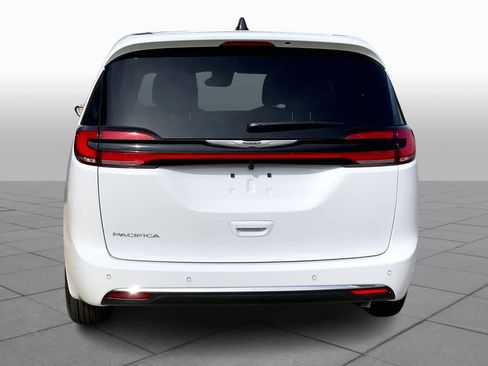 New 2026 Chrysler Pacifica Select FWD image 4