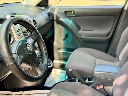 Used 2003 Toyota Matrix FWD image 10