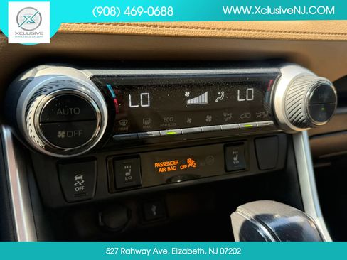 Used 2020 Toyota RAV4 Limited FWD image 18
