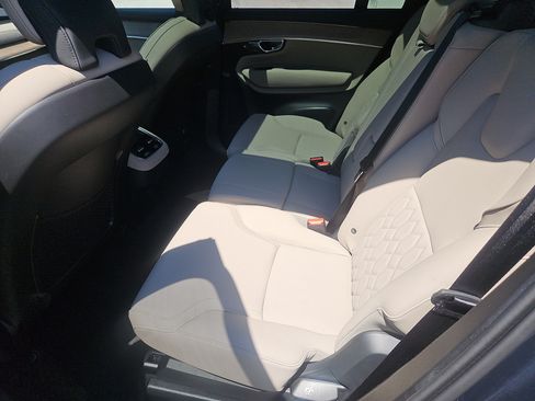 Used 2026 Volvo XC90 B6 Plus w/ Protection Package Premier AWD/4WD image 33