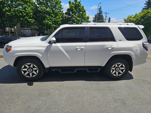 Used 2017 Toyota 4Runner SR5 Premium AWD/4WD image 2