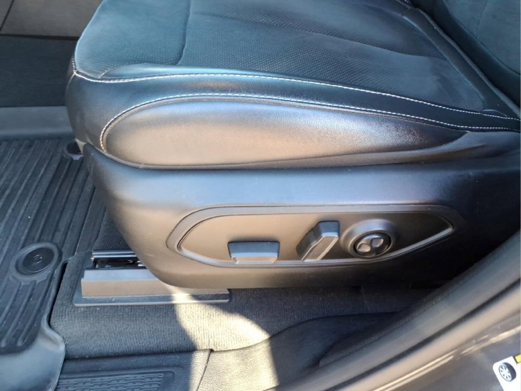 Used 2023 Jeep Grand Cherokee L Laredo AWD/4WD image 21