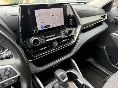 Used 2023 Toyota Highlander LE FWD image 26