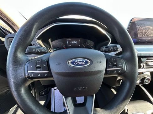 Used 2020 Ford Escape SE image 12