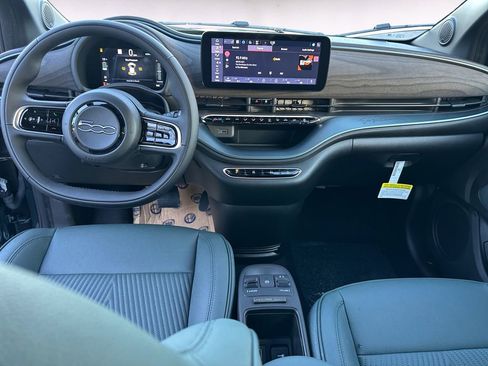 New 2025 FIAT 500 e image 10