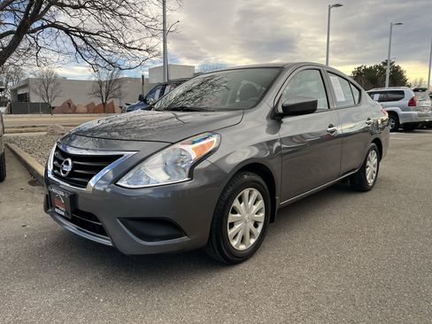 Used 2018 Nissan Versa SV image 5