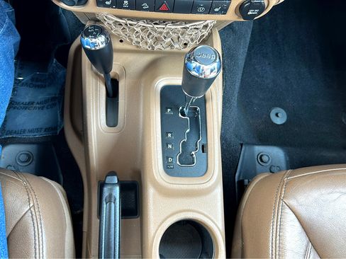 Used 2014 Jeep Wrangler Unlimited Rubicon w/ Connectivity Group image 14